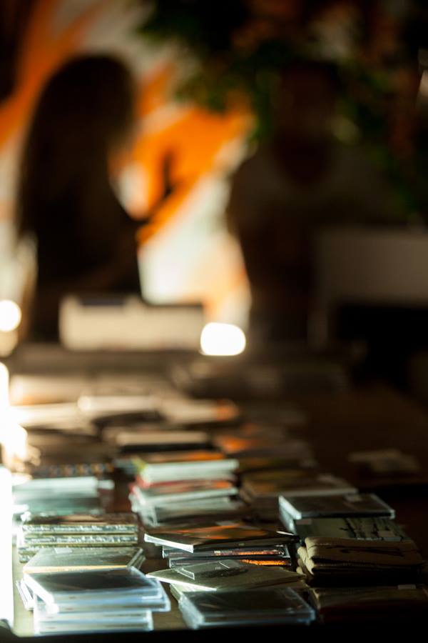 sounddata-visualization-recordcover-haridis-broken-synths